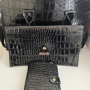 Faux snake print black tote back with accessories, hand bag/wallet, small wallet